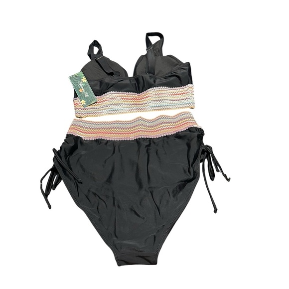 Elegant Black and Pink Women's Bikini - Picture 3 of 5